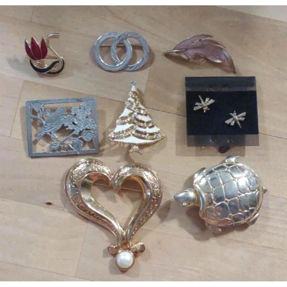 Vintage Brooch Lot 8pc Heart Bird Christmas Tree Turtle Dragonfly Pins Mixed mtl